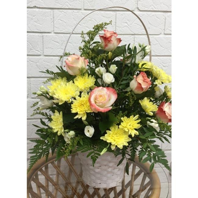 Композиция в корзине «Частичка лета»