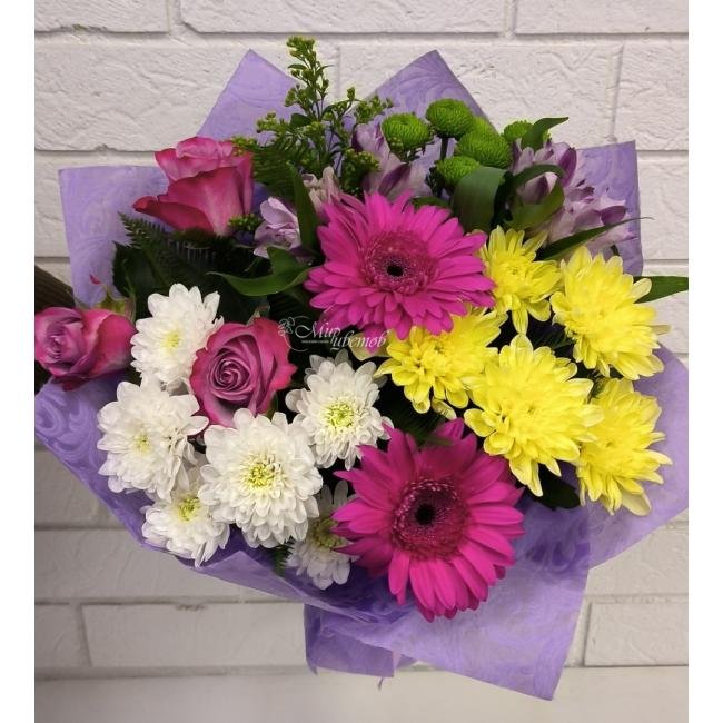Сборный букет «Маленький мир цветов»