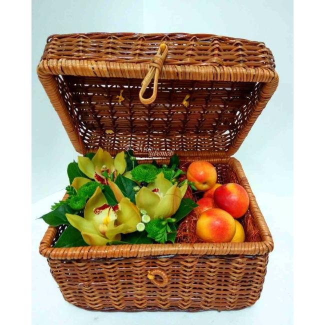 Композиция в ящике «Фруктовый привет»