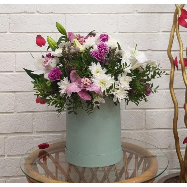 Композиция в шляпной коробке «Огонек Любви»