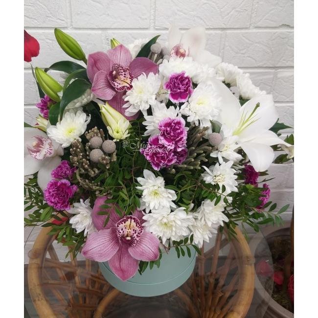 Композиция в шляпной коробке «Огонек Любви»